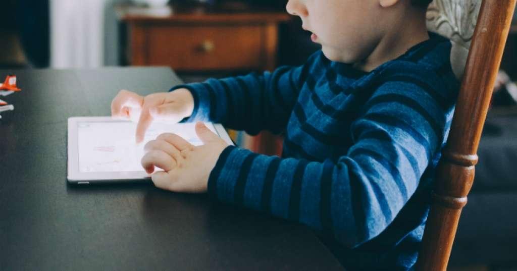 Benarkah Gadget Jadi Obat Penawar Bosan Anak-anak?