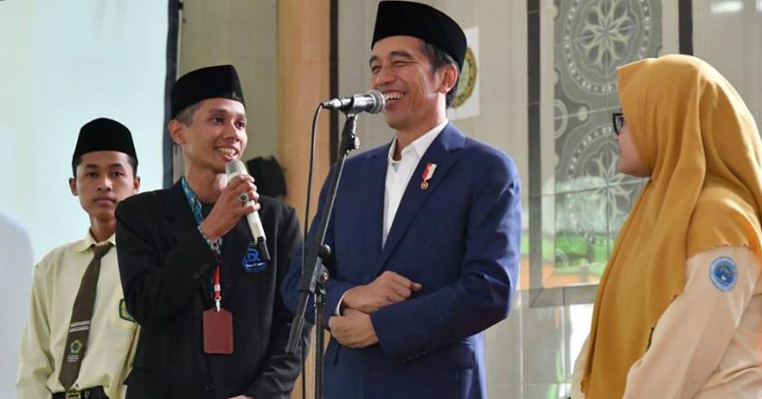 TKN: Jokowi Enggak Serius Amat, Akan Lebih Banyak Tersenyum di Debat Kedua