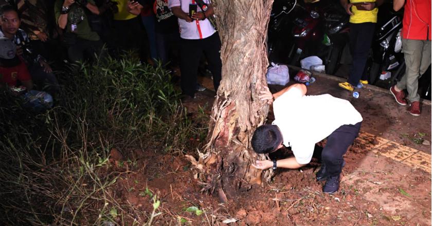 Polisi: Bekas Ledakan Benda di Parkit Senayan Tinggalkan Lubang 15 Cm