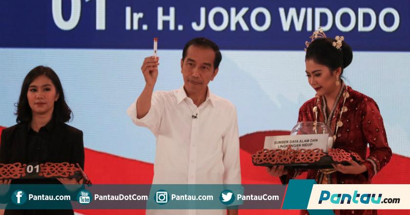 TKN: Kubu Prabowo Terkesima Lihat Jokowi, Sehingga Buat Isu 'Earpiece'