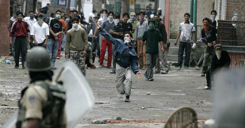 India Bergejolak, Muslim Kashmir Diminta Segera Angkat Kaki