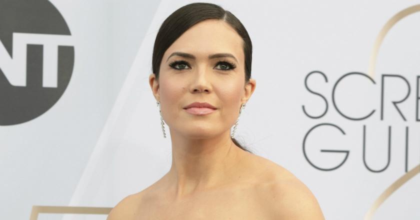 Blak-blakan, Mandy Moore Tertekan Hidup dengan Ryan Adams