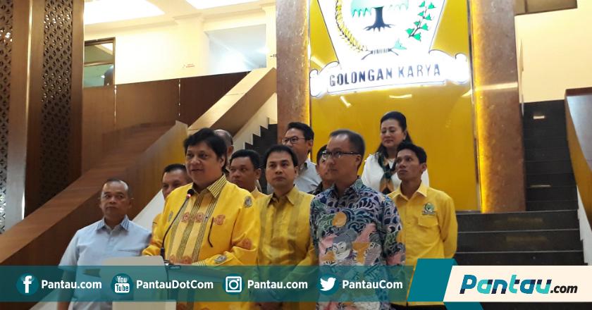 Airlangga Instruksikan Caleg Golkar Pasang Foto Jokowi di APK