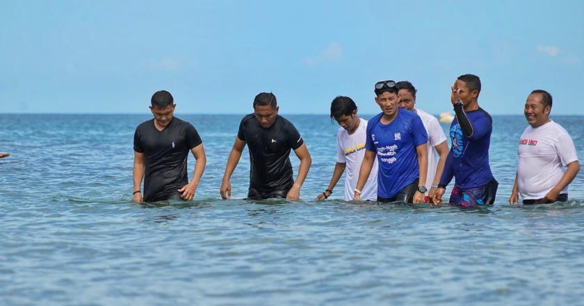 Kampanye di Situbondo, Cawapres Sandiaga Uno Jajal Snorkeling di Pantai Putih