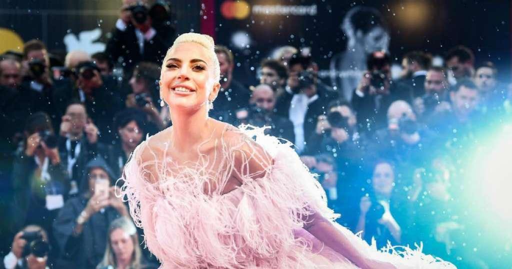 Akhiri Pertunangan, Lady Gaga Pasang Tato 'A Star Is Born'