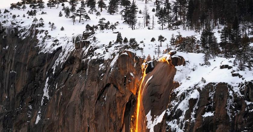 Mengintip Fenomena Langka 'Air Terjun Api' di Amerika Serikat