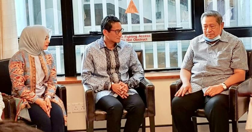 Sandiaga Uno Jenguk Ani Yudhoyono di Singapura
