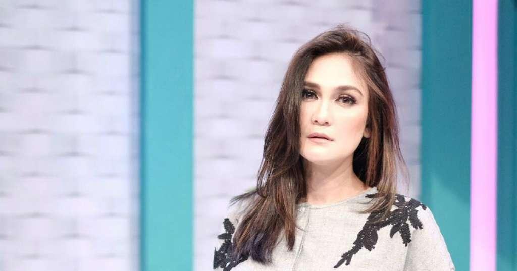 Puisi Menyayat Hati Luna Maya Ditengah Kabar Pernikahan Syahrini-Reino Barack