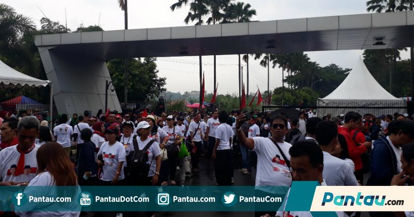 Relawan dan Timses Mulai Padati Sentul Hadiri Pidato Kebangsaan Jokowi