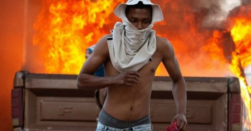 Kerusuhan Terjadi di Perbatasan, Maduro Lancarkan Demo Tandingan