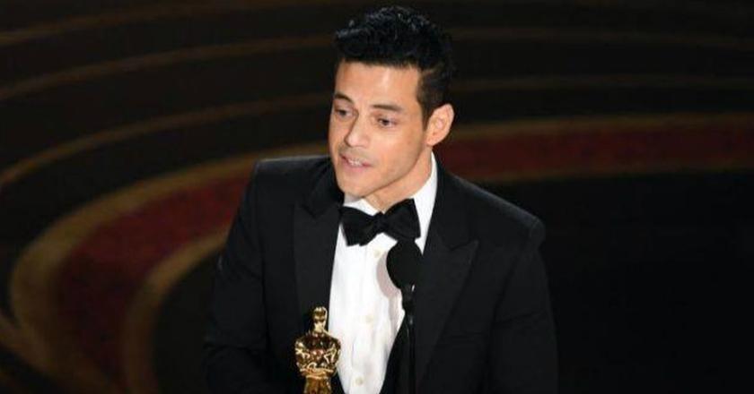 Gubrak!!! Rami Malek Jatuh Usai Menerima Penghargaan di Oscar 2019