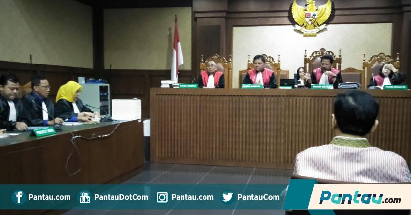 Kopi Susu Setya Novanto Jelang Sidang Tuntutan e-KTP