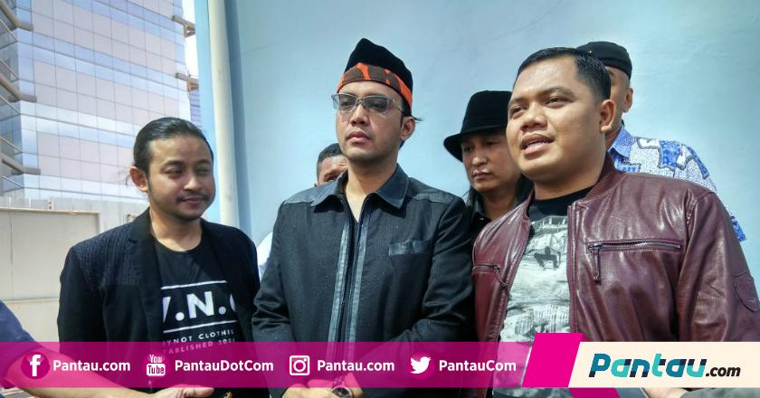 Minggu Depan, Sandy Tumiwa Akan Tinggal Seatap dengan Tessa Kaunang