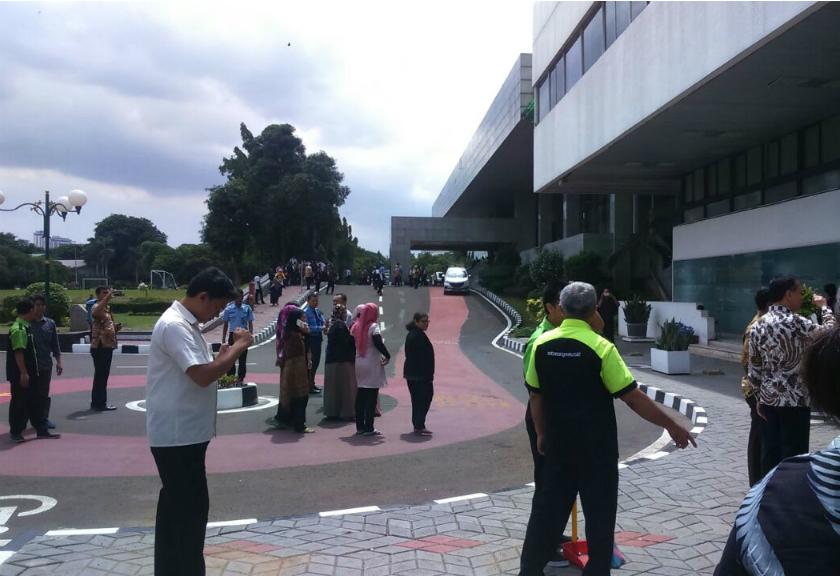 Gempa Goyang Gedung DPR, Anggota Dewan Panik Berlarian Keluar