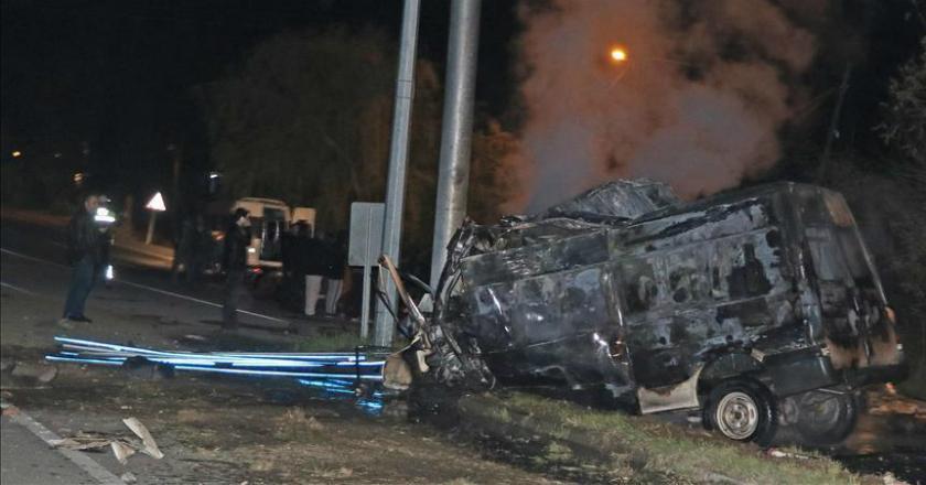 Nabrak Tiang Listrik, 17 Penumpang Bus Tewas