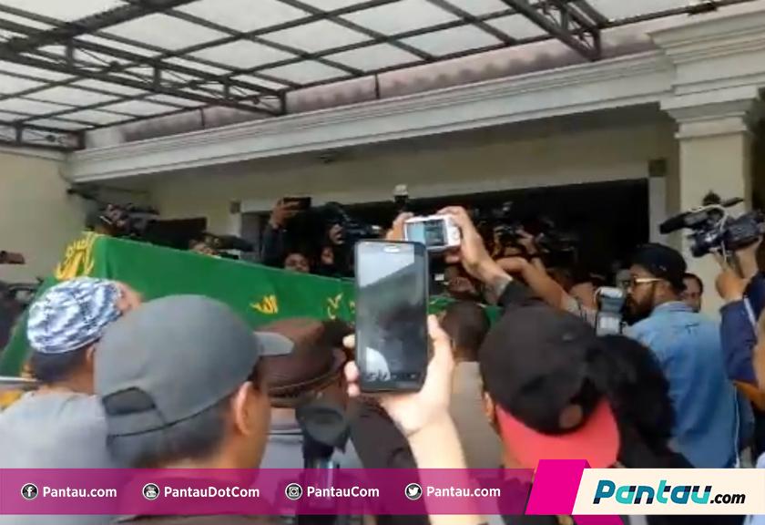 Tiba di Rumah Duka, Jenazah Sys NS Langsung Disalatkan