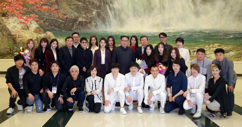 Pantau Foto: Keseruan Kim Jong Un Nonton Konser K-Pop