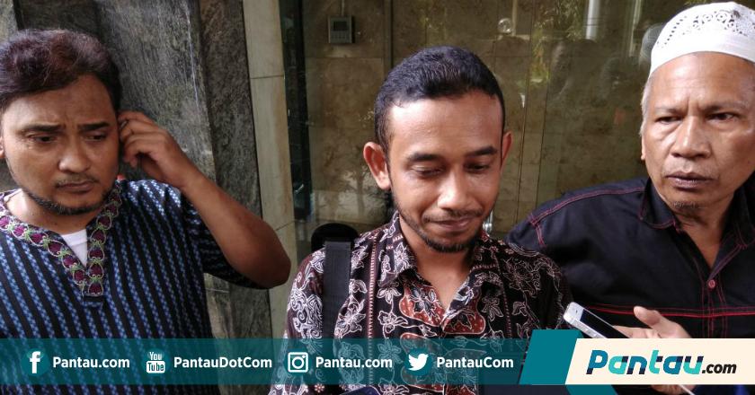 Baliho Habib Rizieq Diturunkan, Muridnya Lapor Polisi