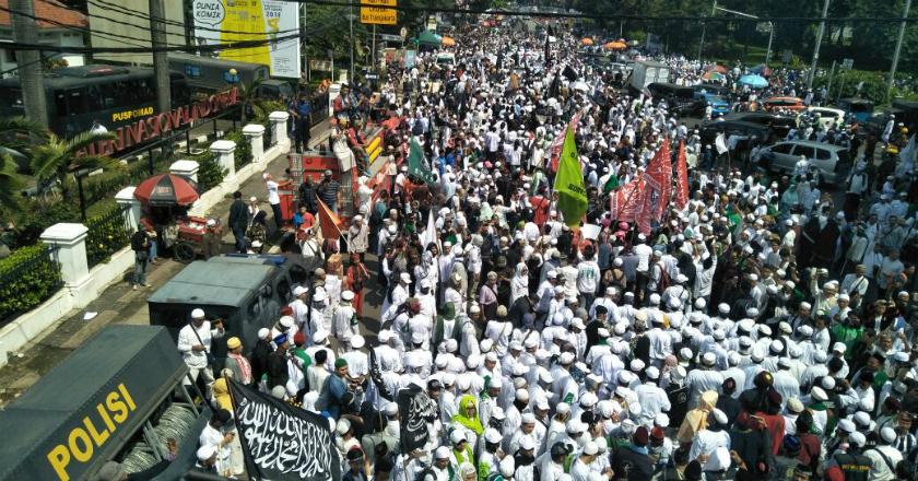 Massa Demo Bareskrim: Tangkap, Tangkap, Tangkap si Busuk, Tangkap si Busuk Sekarang Juga