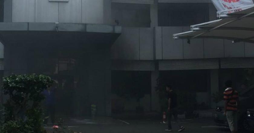 Gedung SDM Polda Metro Jaya Kebakaran, Mobil Water Cannon Dikerahkan