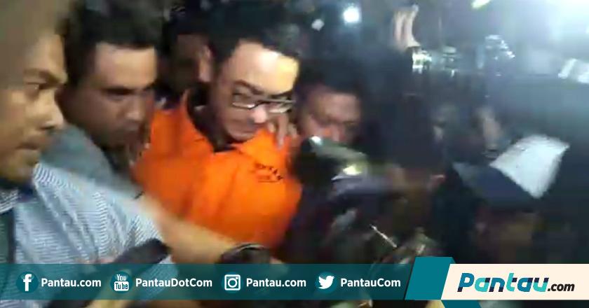 Kenakan Rompi Oranye, Zumi Zola Resmi Ditahan KPK