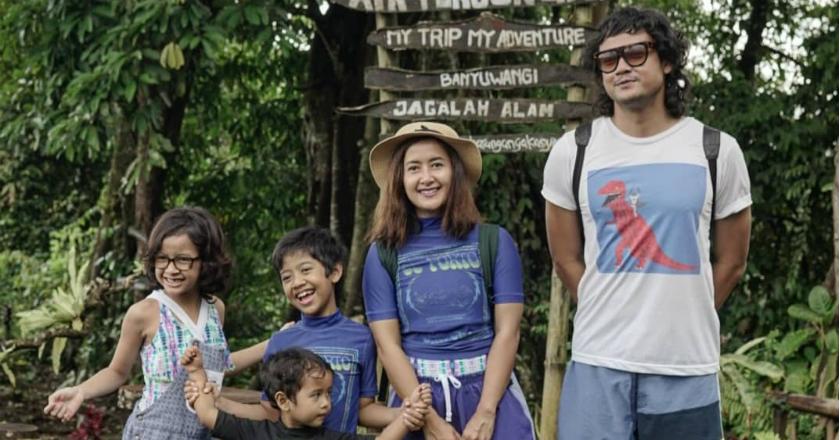 Menegangkan! Momen Liburan Keluarga Widi Mulia dan Dwi Sasono