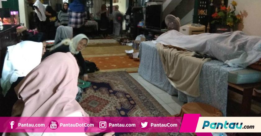 Dika Kerispatih Dimakamkan Satu Liang Lahat dengan Ayahanda