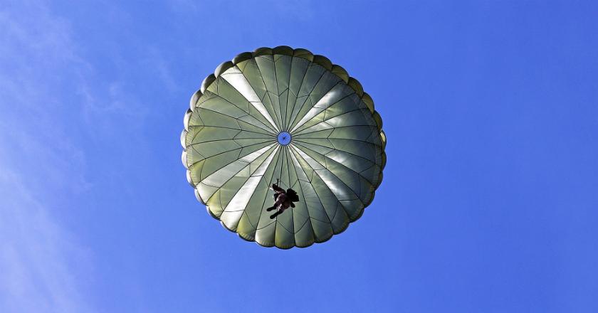 Prajurit TNI AU Gugur saat Latihan Terjun Payung HUT ke-77 di Lanud Halim