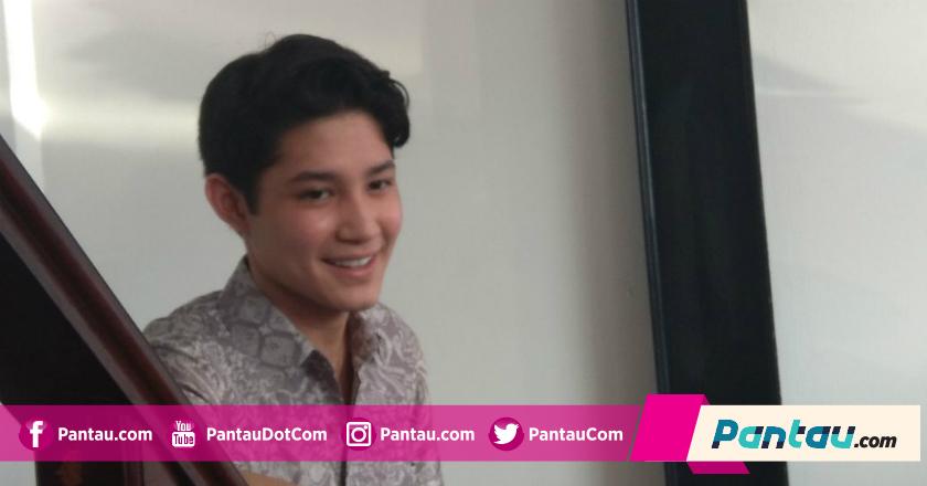 Di London, Rassya Rindu Manjakan Adiknya