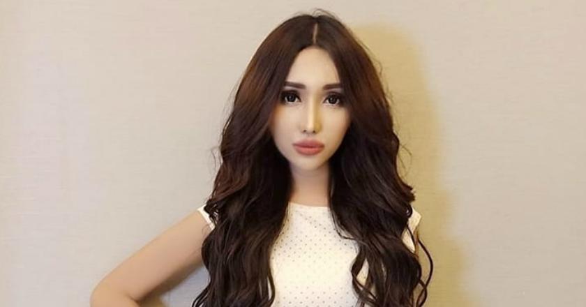 Kocak! Unggah Foto Pakai Mukena, Lucinta Luna Malah Diminta Pakai Peci