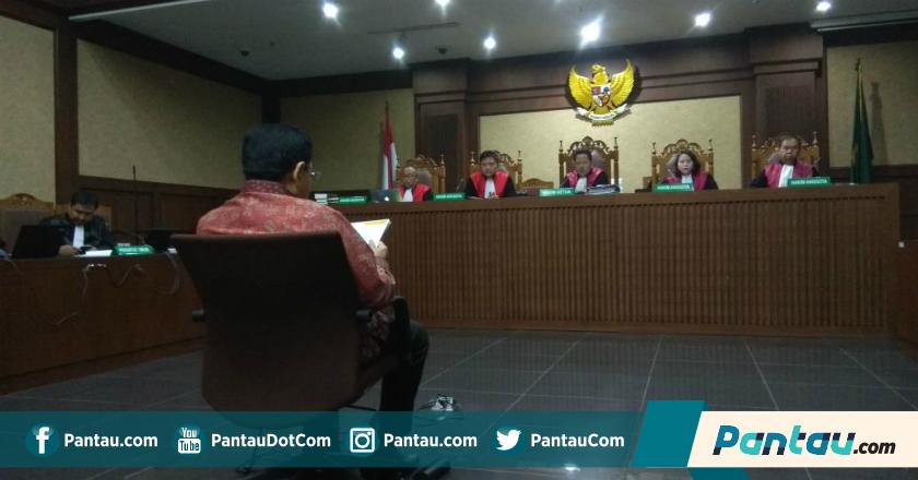 Setya Novanto Menangis Saat Membacakan Pleidoi, Ini Penyebabnya