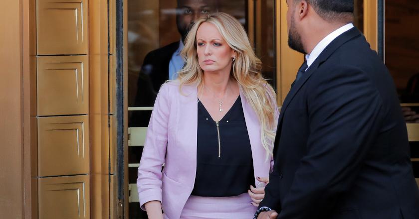 Pantau Foto: Kemunculan Bintang Porno 'Simpanan' Donald Trump di Pengadilan Manhattan
