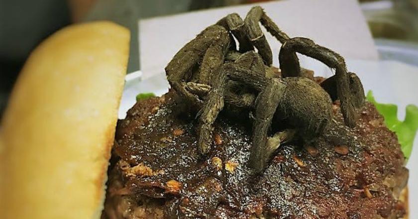 Restoran Ini Punya Menu 'Ekstrem' Burger Isi Tarantula, Berani Coba?