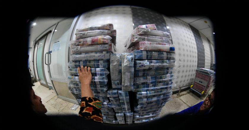 Duh! Rupiah Kian Melemah Terhadap Dolar Amerika Hingga Menyentuh Rp13.806