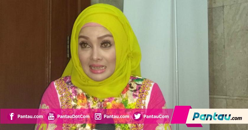 Hijab 'Pocong' Bikin Terry Putri Ingat Kematian