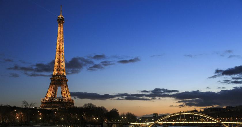 Hati-hati! Memotret Menara Eiffel di Malam Hari Bisa Kena Sanksi