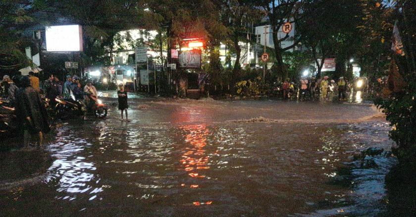 Hujan dari Siang Hingga Malam, Banjir Kepung Kota Bandung