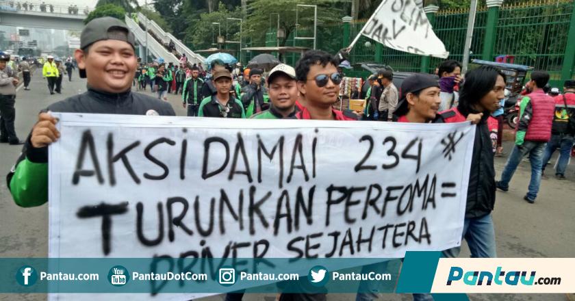 Cerita Gunarto, Driver Ojol dari Lampung yang Nekat ke Jakarta untuk Ikut Demo