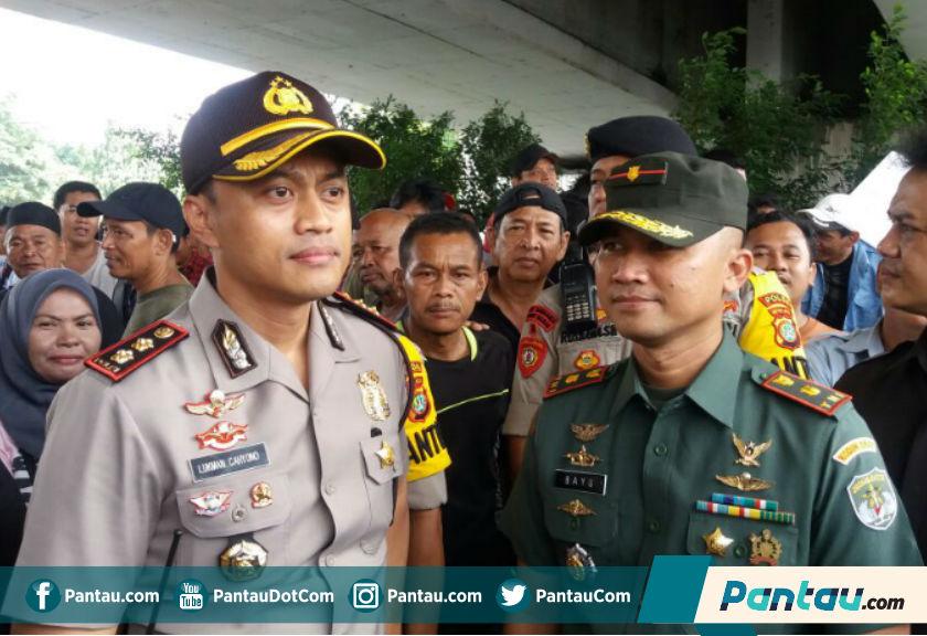 Lakukan Penjagaan, Polisi: Rentan Gesekan Antara Sopir Angkot dan PKL Tanah Abang