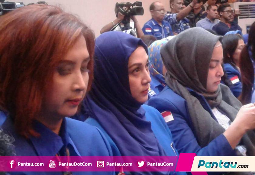 Gabung ke Partai Politik, Dina Lorenza Tinggalkan Dunia Hiburan?