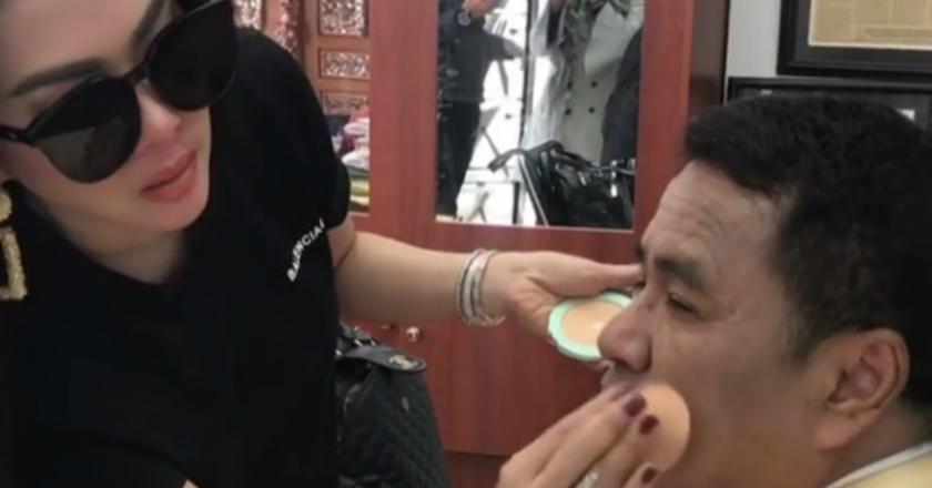 Kocak! Hotman Paris Pasrah Saat Didandani oleh Syahrini