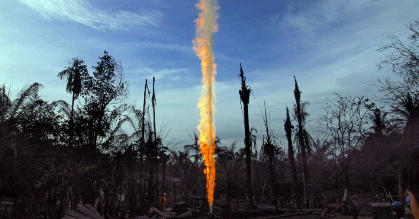 Semburan Sumur Minyak Ilegal di Aceh Masih Setinggi 30 Meter
