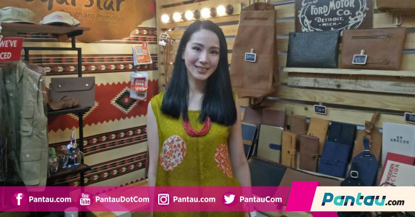 Ternyata, Rahasia Kecantikan Jill Gladys Ada pada Kukunya