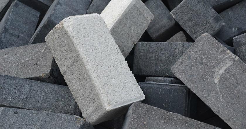 Pernah Dengar Batu Bata Trotoar Terbuat dari Limbah Plastik?