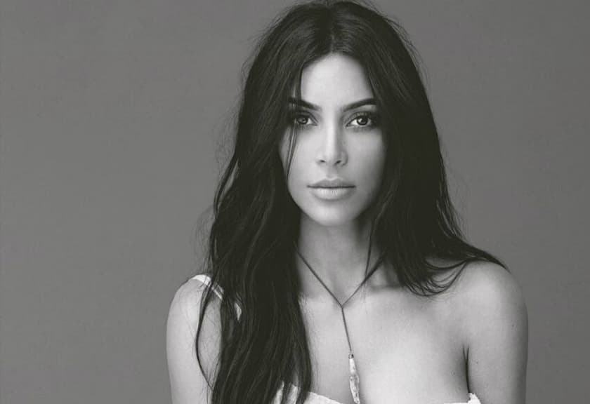 Kim Kardashian Pamer Foto Topless, Netizen: Cari Popularitas?