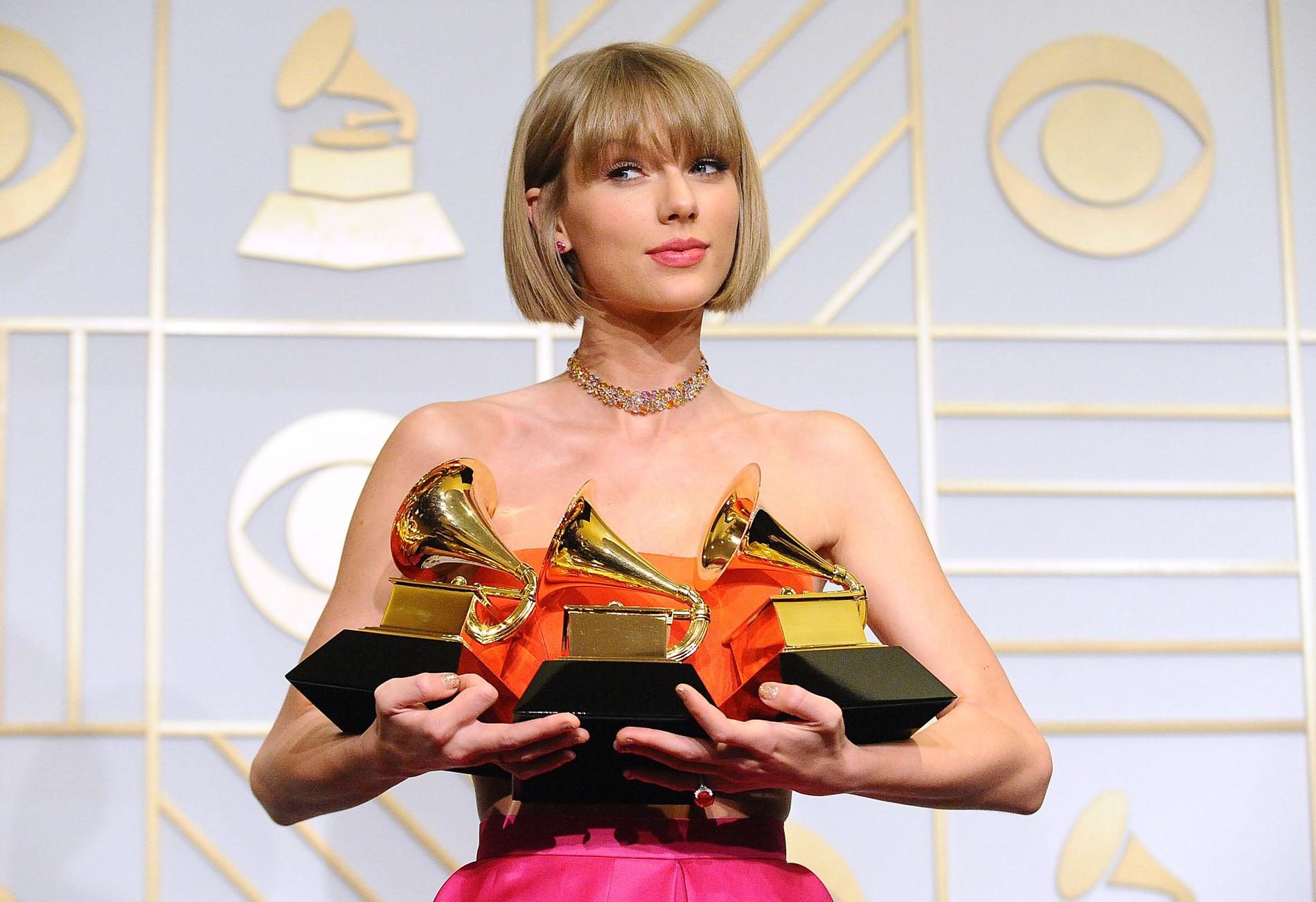Penggemar Curhat Tak Punya Rumah, Taylor Swift Lakukan Hal Tak Terduga