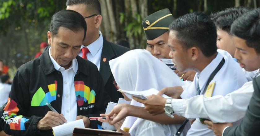 Pantau Foto: Usai Kenakan Jaket 'Ala Dilan', Begini Cara Jokowi Promosikan Asian Games 2018