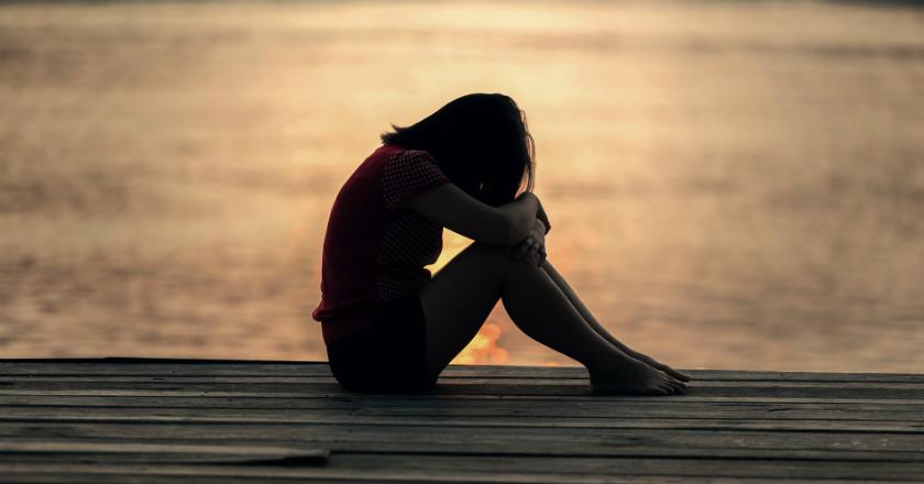 Ternyata Orang yang Sering Main Medsos Justru Kesepian. Ini Cara Mengatasinya!