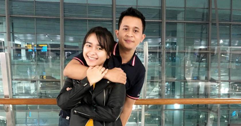Foto Bareng Pacar, Tangan Adik Ayu Ting Ting 'Dicurigai' Netizen