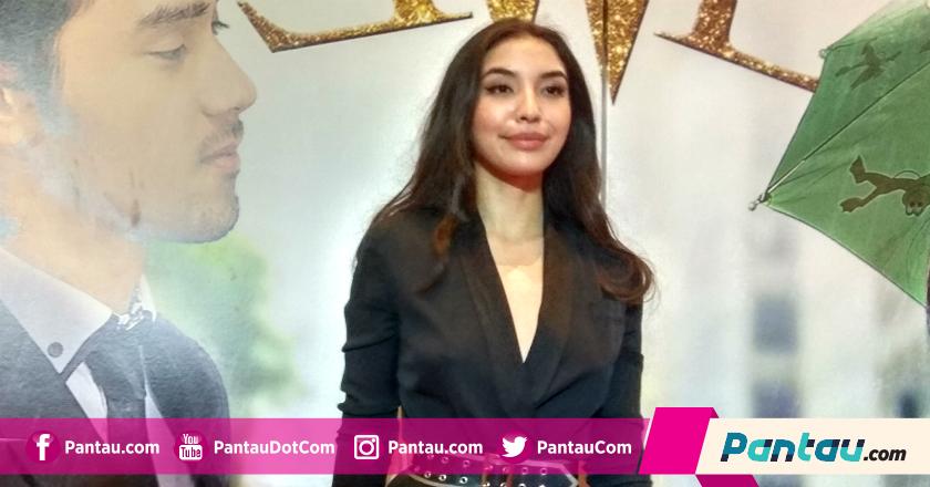 Main di Film EL, Manohara Berperan Sebagai Pskiater